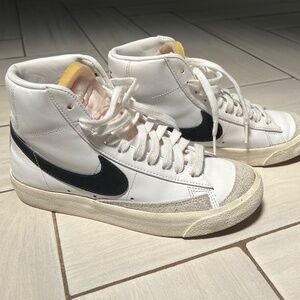 Nike blazer mid (women)